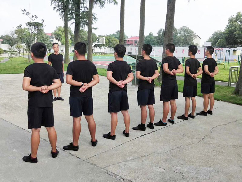 列隊訓練之跨立,行為矯正學校,青少年教育學校,特訓學校 列隊訓練之跨立,行為矯正學校,青少年教育學校,特訓學校