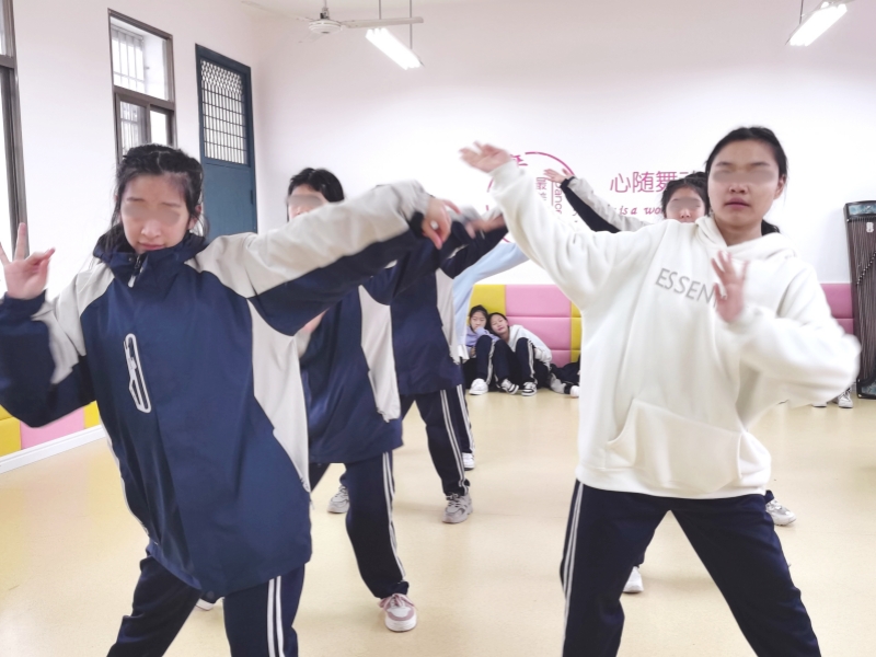 新起點教育專門學校舉行2024年慶元旦匯演活動彩排 新起點教育專門學校舉行2024年慶元旦匯演活動彩排