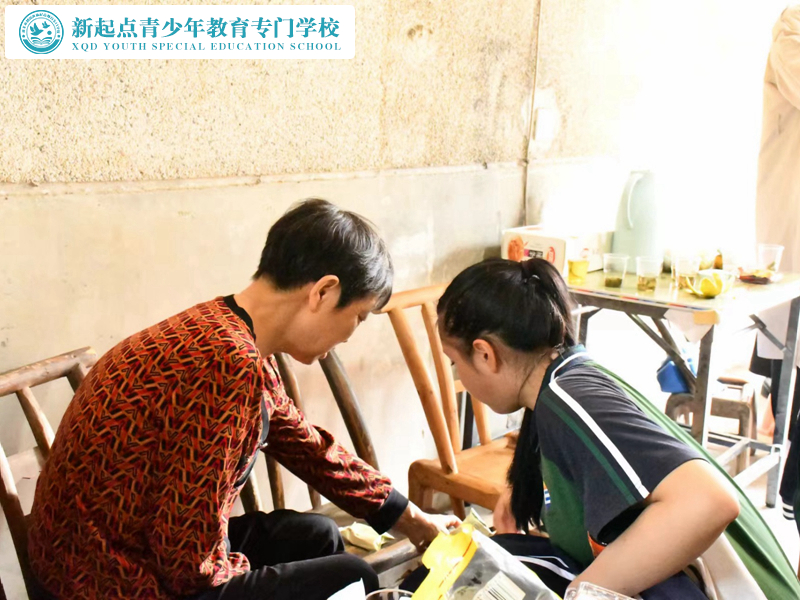 新起點教育專門學校開展重陽節敬老活動 新起點教育專門學校開展重陽節敬老活動